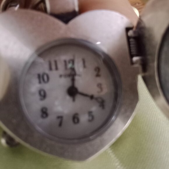 Key Ring Watch Locket - Picture 4 of 6